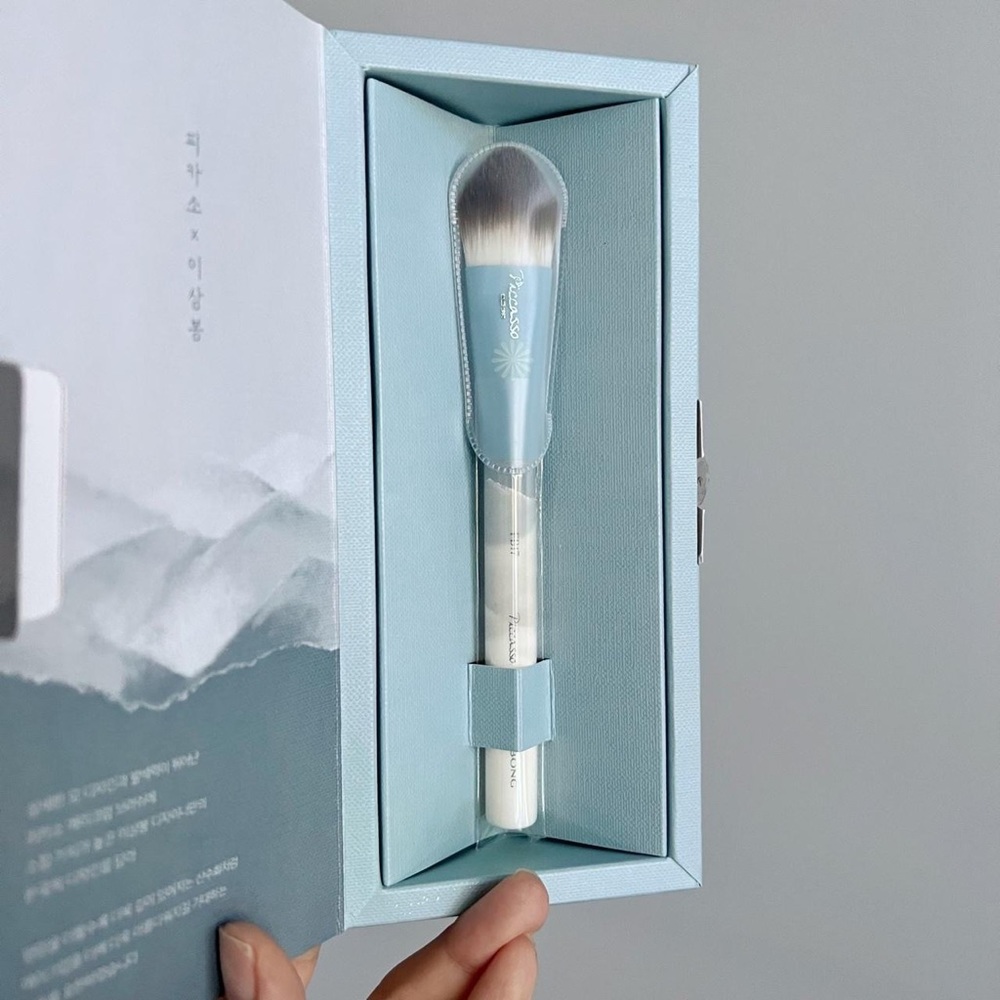 NIB Picasso X Lie Sangbong collaboration FB17 Foundation brush